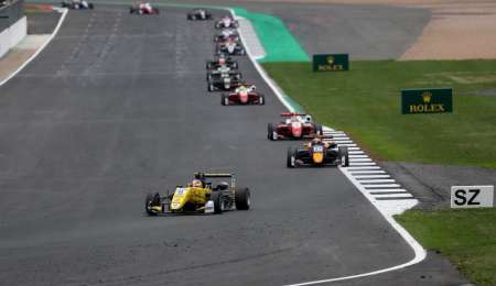 Octava posición para Fenestraz en la carrera dos