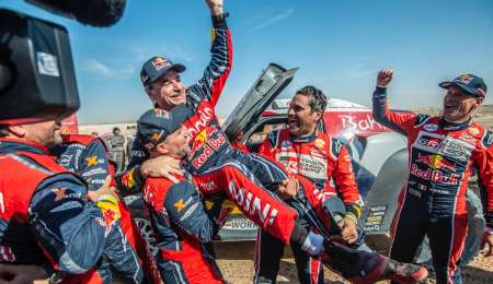 Sainz agiganta la leyenda: ganó su tercer Dakar