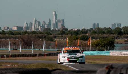 Sánchez apareció en el final y se quedó con la pole en el Series