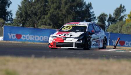 Santero avanzó y ganó la carrera clasificatoria en Paraná