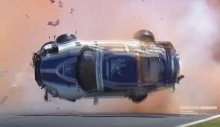 Terrible piña de Piquet Jr.