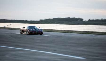 El auto más rápido del mundo llegó a 437 km/h