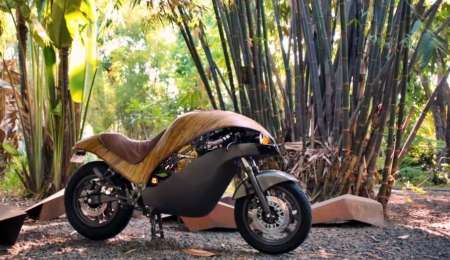 Una moto eléctrica hecha con bambú en Filipinas
