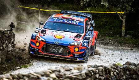 Dani Sordo se mantiene al frente en el cierre del sábado