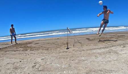 Spataro mostró en la playa sus otras cualidades