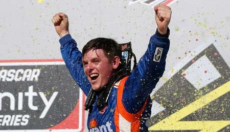 Piloto de NASCAR suspendido por doping