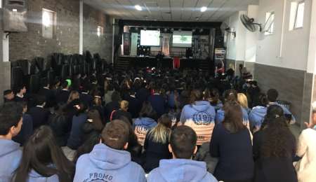 Súper TC2000 va a la Escuela, ante 700 alumnos en Álvarez