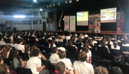 Súper TC2000 va a la Escuela, en el Modern School