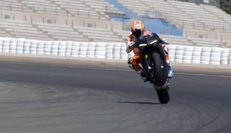 El ex campeón de MotoGP Casey Stoner probó la nueva Ducati Panigale V4