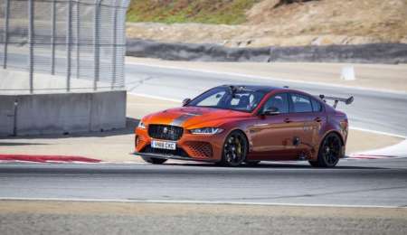 El vehículo de cuatro puertas más rápido del mundo