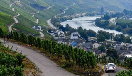 Ott Tanak sigue marcando el rumbo en Alemania