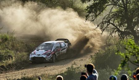 WRC: Tanak sigue intratable y amplia ventajas