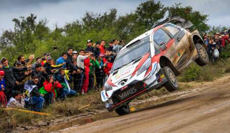 Ott Tanak vuela y se acerca a Neuville