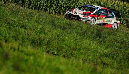 Tanak sigue al frente en Alemania pero Neuville lo presiona