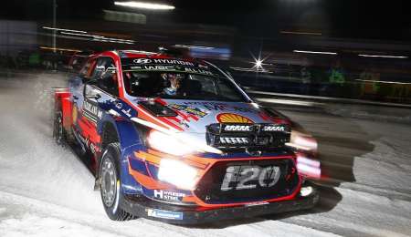 Neuville supera a tres campeones mundiales y lidera en Suecia