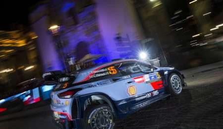 Thierry Neuville está al frente en México