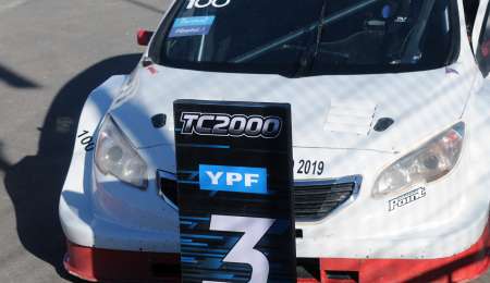 Iba a jugar pádel, lo llamaron para correr y debutó con dos podios