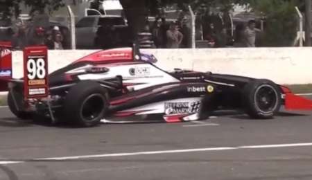 ¡Insólito toque en la vuelta previa en Alta Gracia!