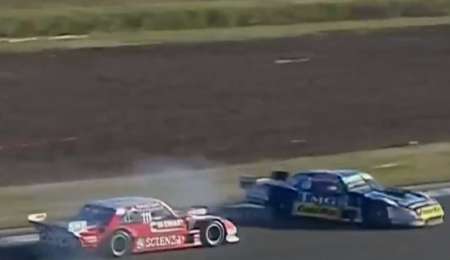 El toque entre Silva y Fontana en la primera batería