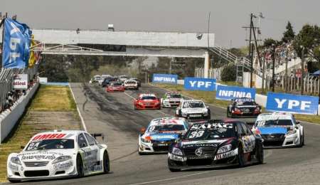 A bordo: El polémico toque en la segunda final de Top Race