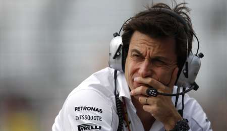 Wolff no descarta las órdenes de equipo