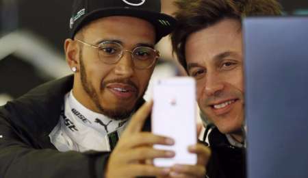Mercedes no va a controlar a Hamilton