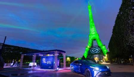 Toyota ilumina la torre Eiffel