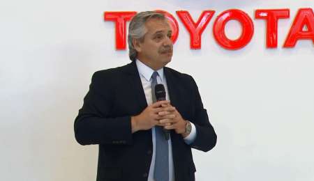 El presidente Fernández, hincha de Toyota