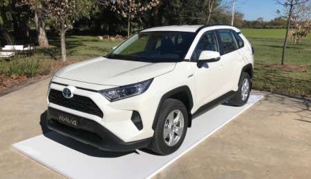 Toyota extiende el line up de híbridos con la nueva RAV4