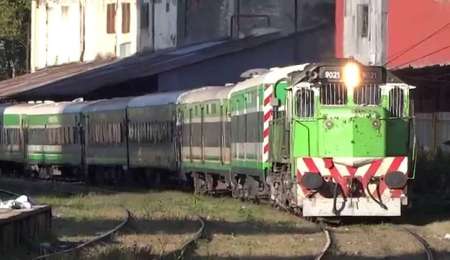 Fue a las carreras en tren, a dedo y en la caja de una camioneta