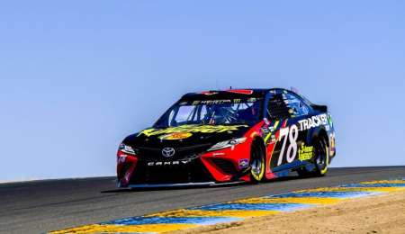 Martin Truex gana la Nascar en el circuito de Sonoma