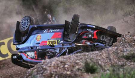 Volcó Neuville en el Shakedown del Rally de Catalunya