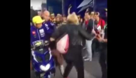 VALENTINO SE DISCULPÓ POR PATEAR A UNA MUJER