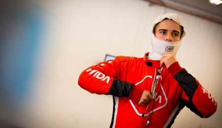 Nicolás Varrone cumplió con el primer día de actividad en Oulton Park