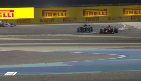 Verstappen, molesto tras el polémico sobrepaso