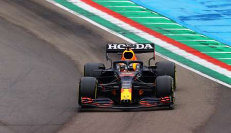 Verstappen ganó en una carrera por demás accidentada