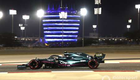 Aston Martin: Vettel no se siente cómodo dentro del auto 