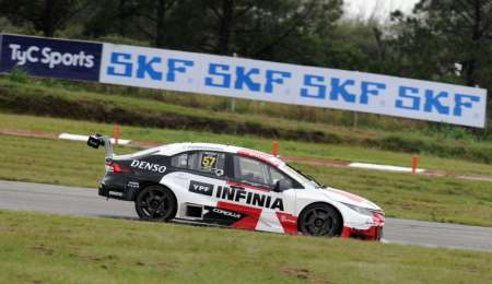 Vivian atacó en el momento justo y volvió al triunfo en el Súper TC2000