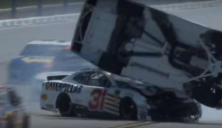 Vuelco en la NASCAR