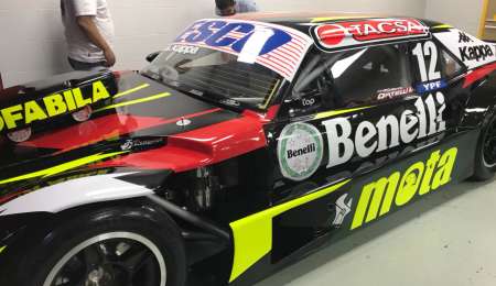 Ortelli y un auto con un guiño a Boca