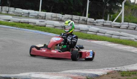 El video de Giallombardo girando en karting
