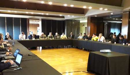 Una reunión de interfábricas de alto nivel, respaldo y acuerdos