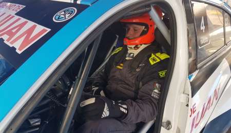  El líder del campeonato rompió el auto y toda la categoría se unió para que pueda correr