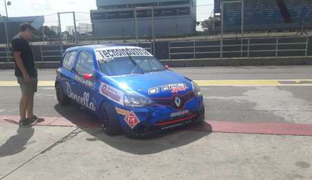 Sebastián Di Bella volvió a subirse a un auto de carreras