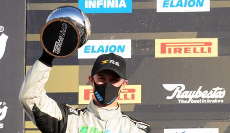 Con un final polémico, Suárez cantó victoria en Buenos Aires