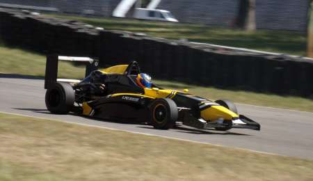 Los equipos de la Fórmula Renault 2.0 giraron en Buenos Aires