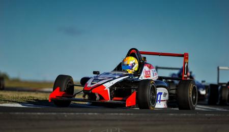 Barrio hizo doblete: también ganó en la Fórmula Renault 2.0