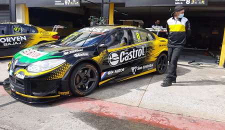 Barrio sorprendió y encabezó el "1-2-3-4" de Renault