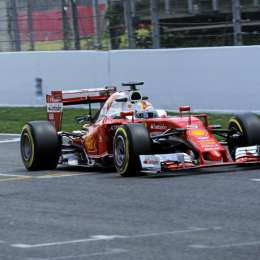 Vettel manda en la primera jornada