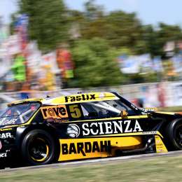 Ardusso: “Me cuesta llevar el auto hasta con gomas nuevas”